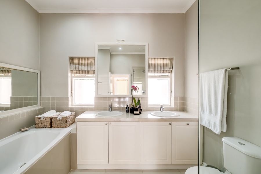 To Let 4 Bedroom Property for Rent in Constantia Western Cape